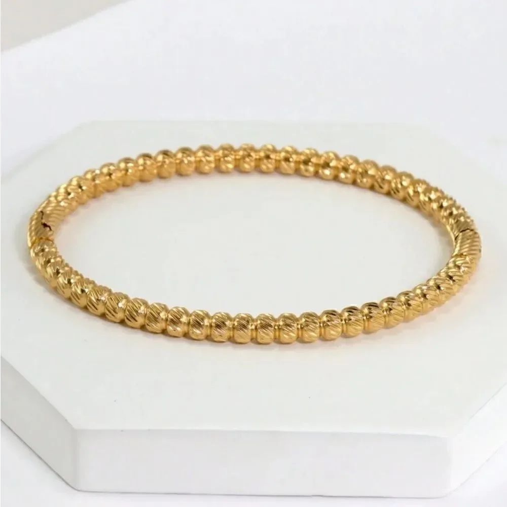 Minimalist bangle N610